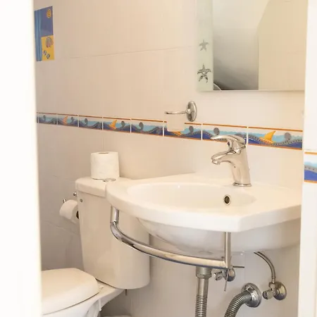 Oriana House Nea Tirins