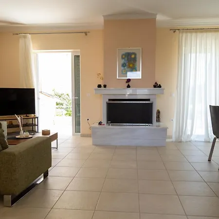 Oriana House Nea Tirins