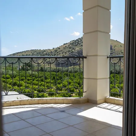 Oriana House Prázdninový dům Nea Tirins