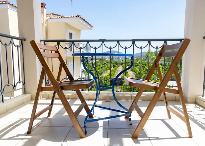 Oriana House Дом отдыха Nea Tirins