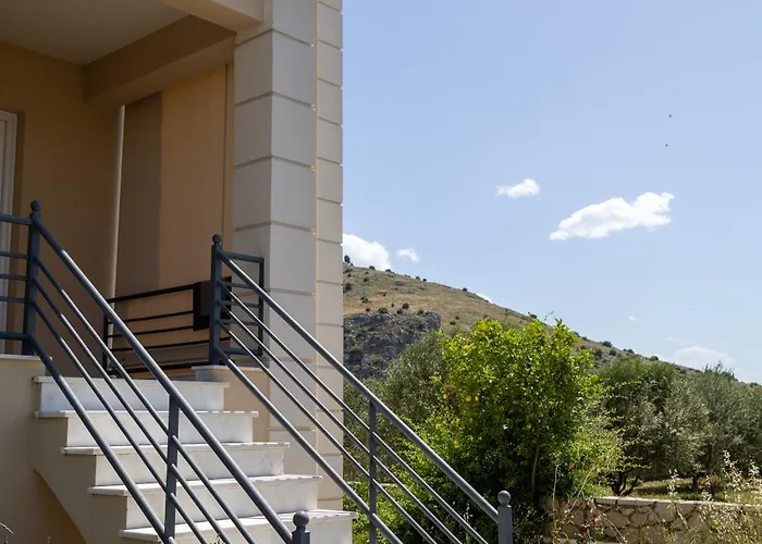 Дом отдыха Oriana House Nea Tirins