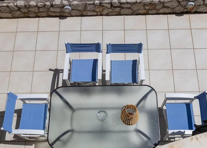 Oriana House 펜션 Nea Tirins