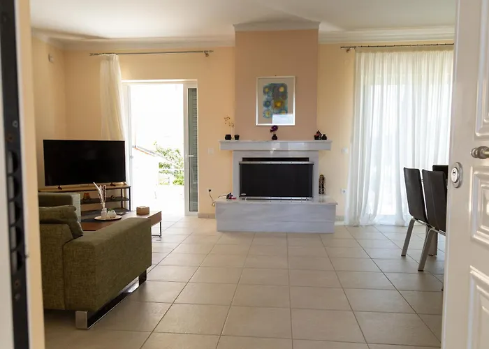 Oriana House Nea Tirins