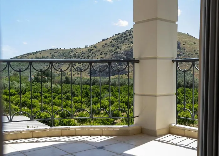 Oriana House Дом отдыха Nea Tirins