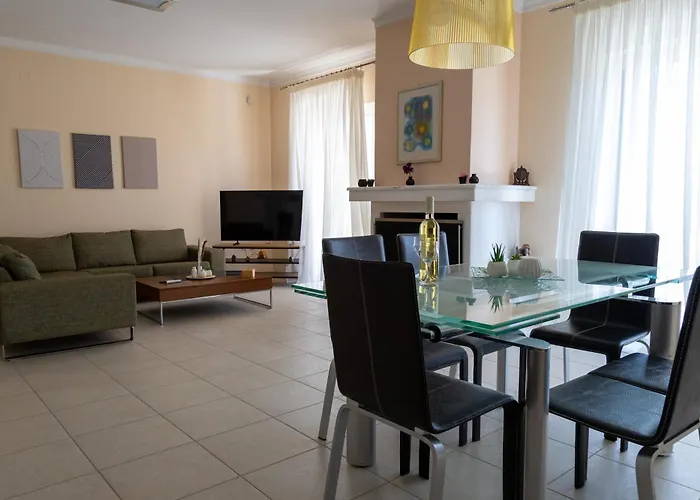 Oriana House Дом отдыха