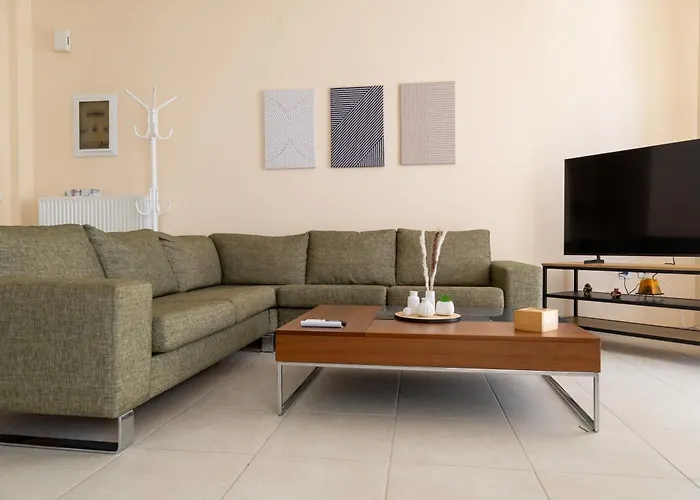 Oriana House * Nea Tirins